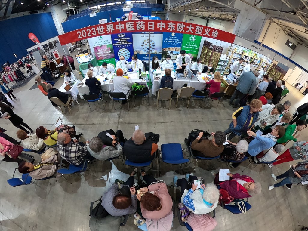 庆祝“一带一路十周年”及“世界中医药日”中东欧大型义诊在布达佩斯举行！